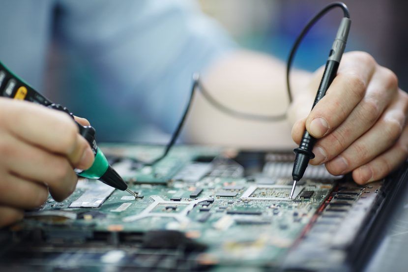 diferencia entre la electricidad y la electrónica