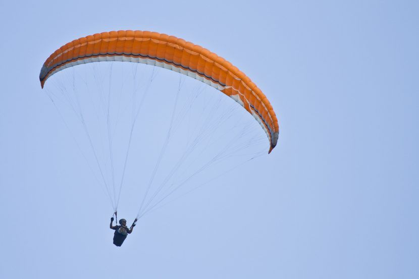 paracaídas en los aviones por qué no se utilizan
