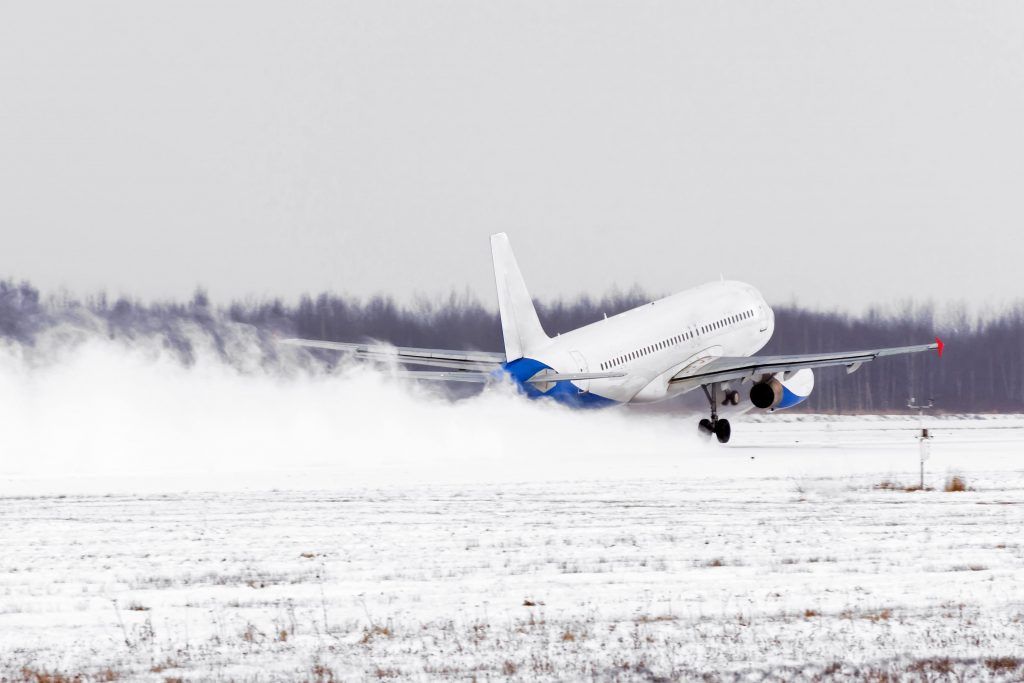 avión en una tormenta de nieve