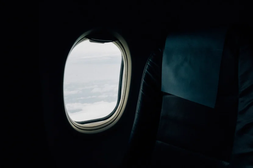 avion-luces-al-despegar-y-aterrizar