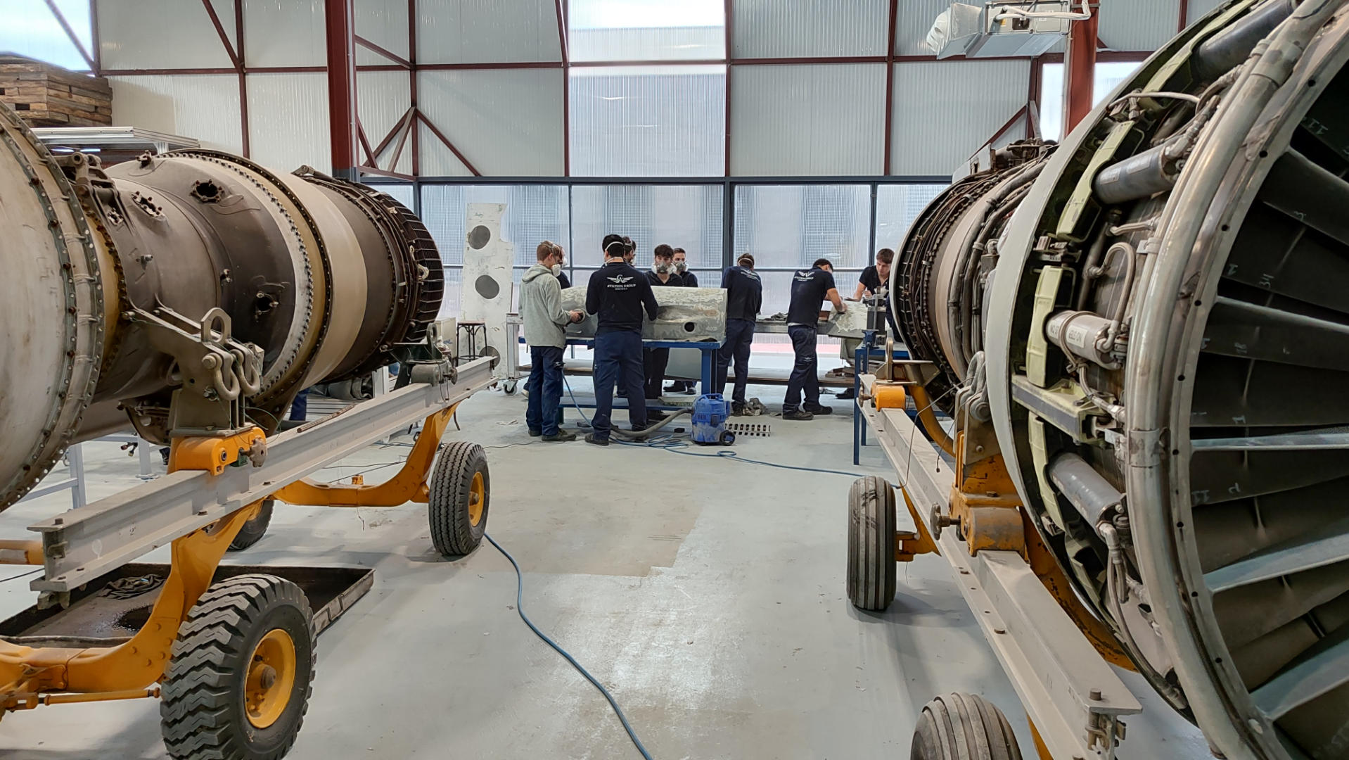 AG_HANGAR_2 Del aula al hangar: cómo se forma un técnico de mantenimiento aeronáutico y cómo alumnos de Aviation Group.